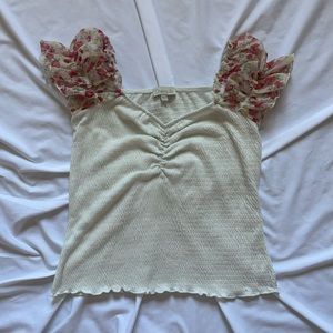 SOLD!! Cheat white floral sleeve babydoll top